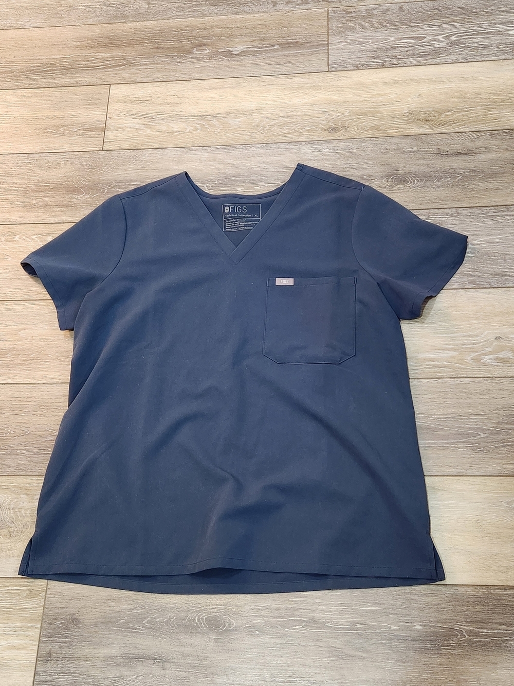 Figs Woman's Navy Short Sleeve V-Neck Scrub Top Size Large